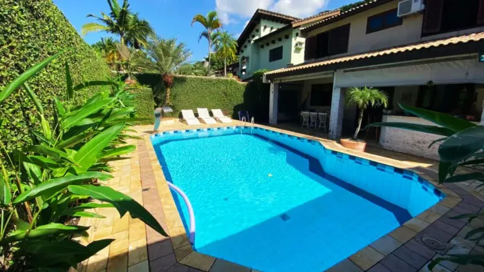Casa À VENDA no Condomínio Pernambuco 2 em Guarujá
