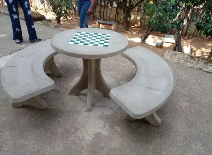 Mesa de dama 2 bancos curvos 