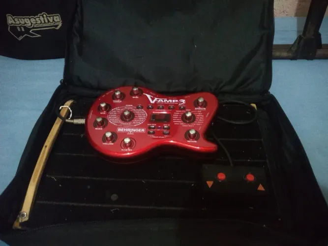 Pedaleira Behringer V-AMP 3