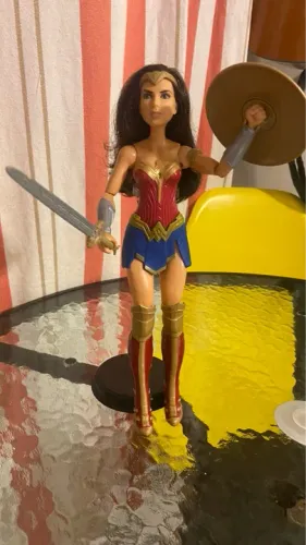 Boneca Wonder Woman - Coleção DC