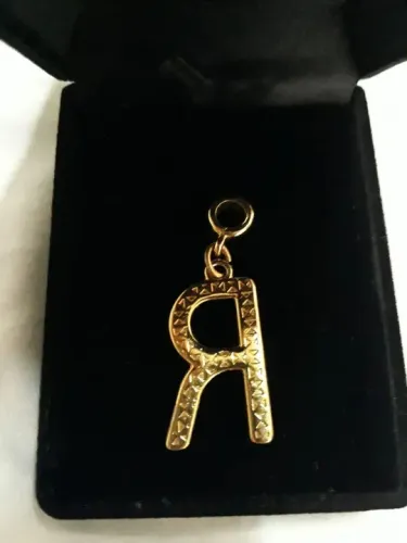 Pingente letra R Dourado semi joia