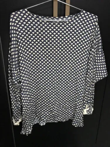 Blusa Feminina com Detalhes em Renda