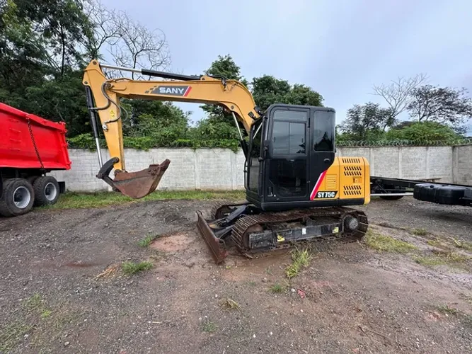 Mini escavadeira 8 toneladas 2023 