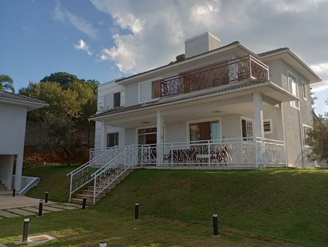 Luxo de casa em condomínio.