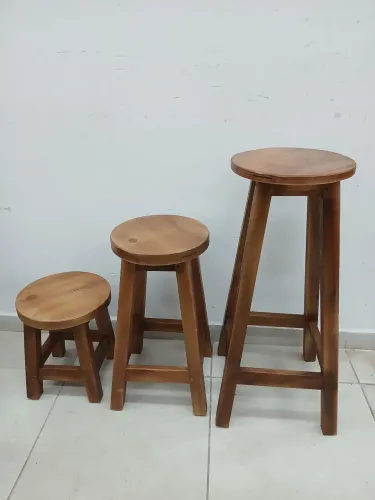 Conjunto de Banquetas de Madeira Maciça