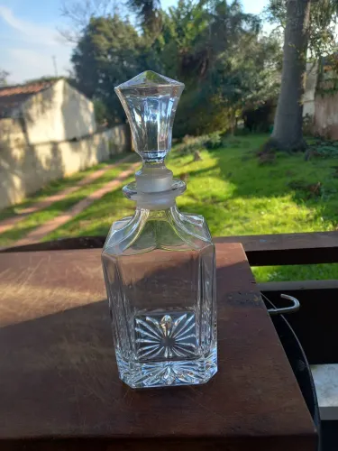 Antiga garrafa de cristal
