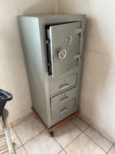 Cofre de Segurança Usado