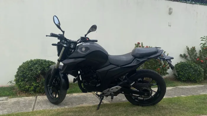 Vende-se Yamaha FZR 250