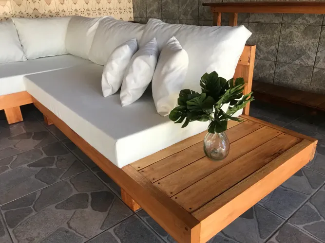 Sofá de luxo em madeira maciça