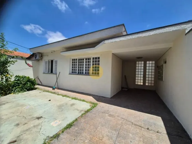 Casa charmosa para locação 2dorms 2banheiros 2vagas 140m²
