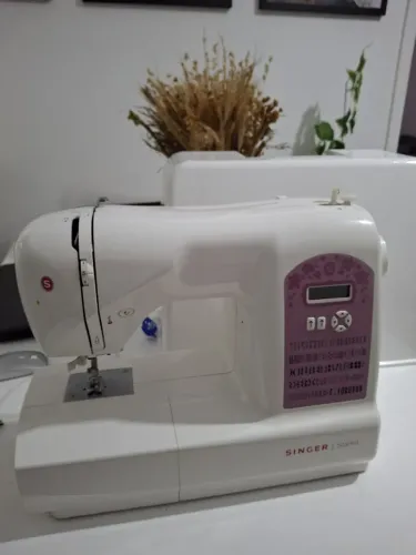 Maquina de Costura Singer NOVA