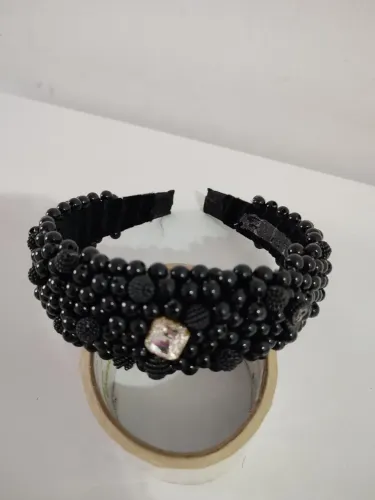 Tiara preta 