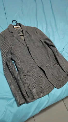 Vendo lindo Blazer tamanho M sou de Taubaté e não entrego