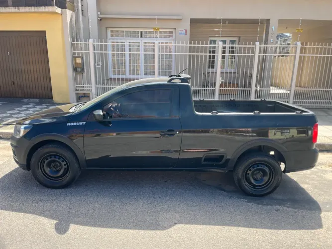 Vendo Saveiro Robust, completa, único dono, sujeita a revisões.