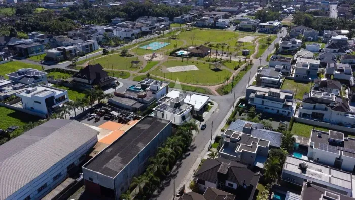 Terreno à venda no bairro Pirabeiraba em Joinville-SC por R$780.000,00. Terreno com área d
