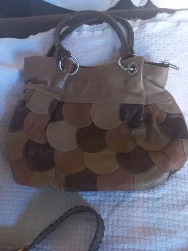 Bolsa de Couro com Detalhes