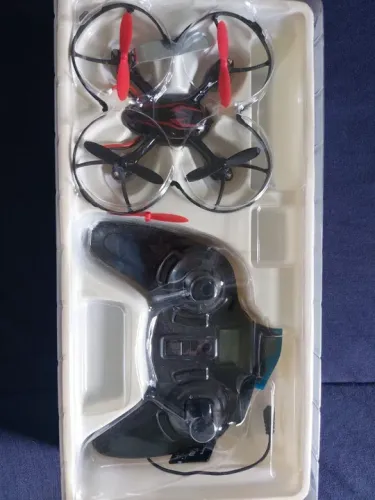 Drone Hubsan X4 com controle remoto