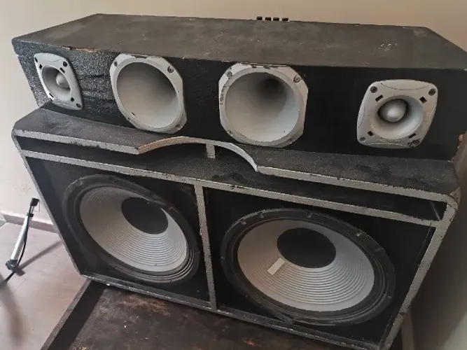 CAIXA de SOM VEICULAR