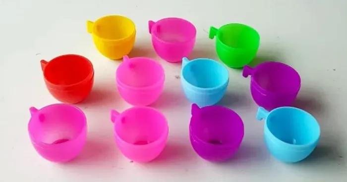 Brinquedos Vintage - Acessórios de Bonecas (Conjunto de 11 Xícaras de Plástico) - Anos 70