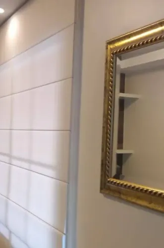 Espelho Decorativo Bisotado com Moldura em Dourado Envelhecido
