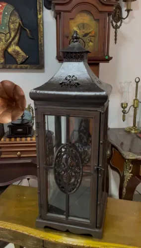 Antiga Lanterna Grande para Velas em Madeira e Vidros laterais