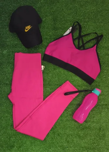 Conjunto fitness top da Emília Batista e calça inspiração lupo 