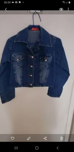 Jaqueta jeans azul, usada uma vez