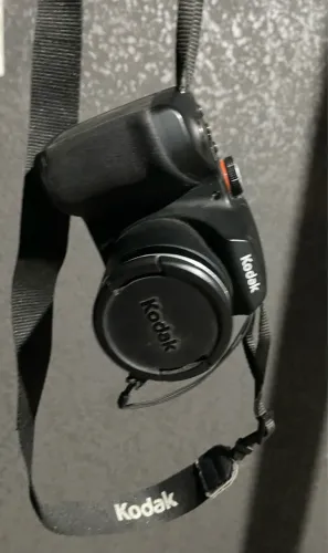 Câmera Digital Kodak com Lente e Alça