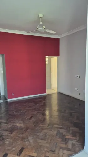 Alugo apartamento em Ipanema, 2 quartos e dependência de empregada.