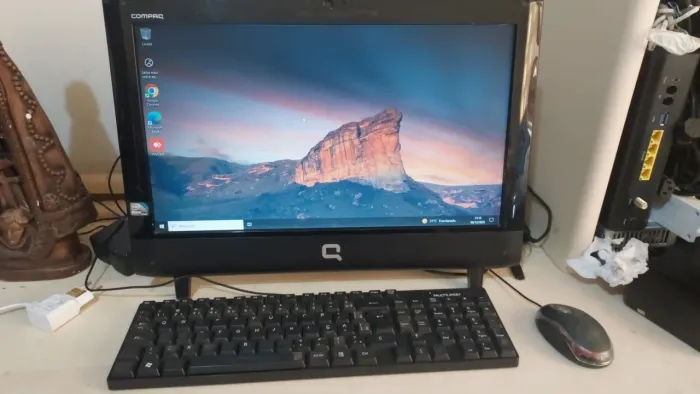 Troco ou Vendo Computador All In One Compaq - 4gb - Wifi Integrado - Ssd 120gb