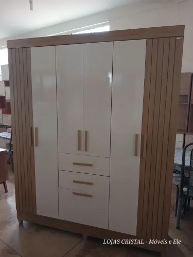 Guarda-Roupa 6 Portas   Detalhes em Madeira - NOVO 