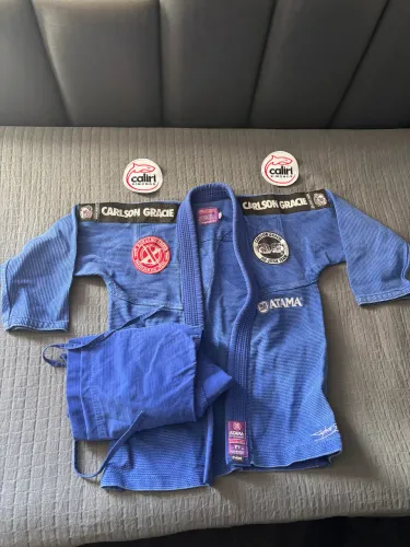 KIMONO JIU JITSU ATAMA F2 CARLOS GRACIE ULTRALIGHT USADO