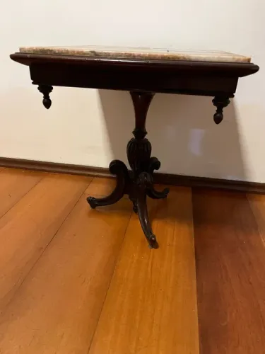 Mesa de canto com tampo de mármore - Vintage