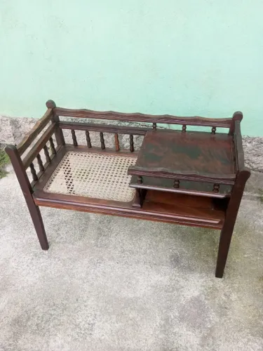 Mesa de telefone antiga