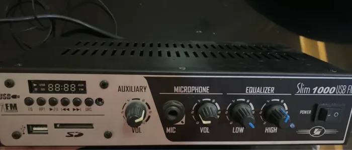 Mini Amplificador Slim 1000 USB FM - pouco uso
