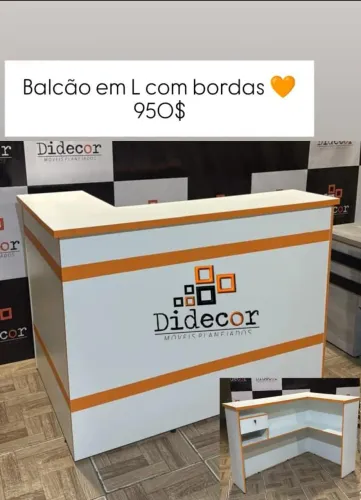 Balcão em L com bordas laranja