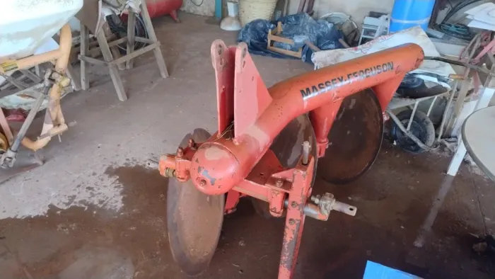 Arado Massey Ferguson 3 Discos com Roda Guia.