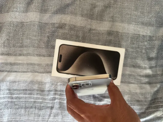 Vende-se iPhone 15 pro Max 256GB zero!