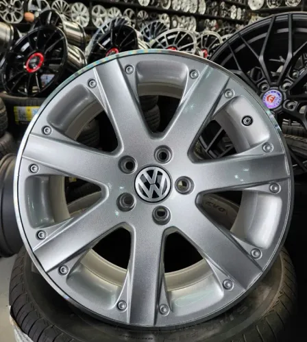 Jogo de rodas Passat aro 17 5x112 seminovas
