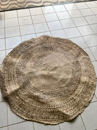 Tapete redondo artesanal de palha natural
