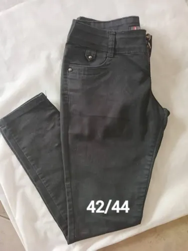 Calças e shorts 5,00 cada