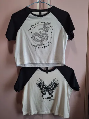 Camisetas "Cropped" Raglan da Renner Bluesteel preto e branco