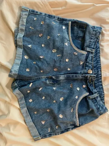 Shorts Jeans com Pedrarias