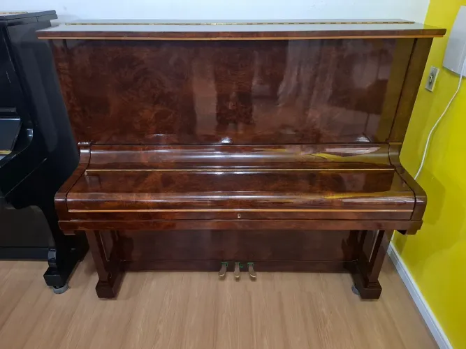 Piano Brasil  restaurado impecável.