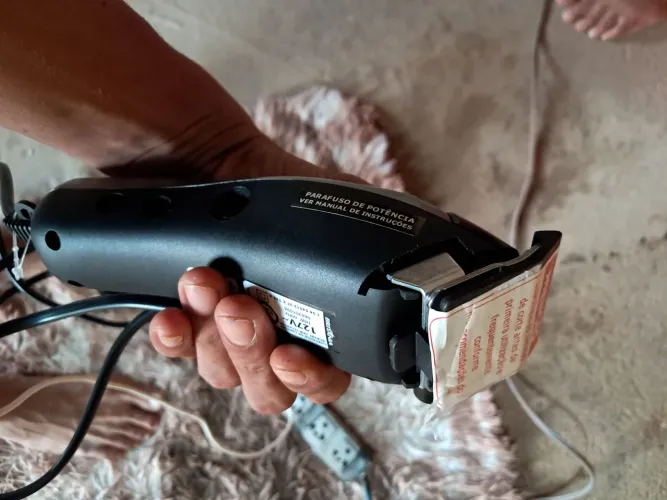 Vendo uma máquina de corta cabelo novinha