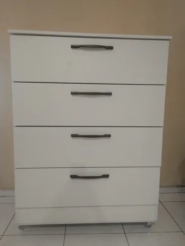 Gaveteiro Branco com 4 Gavetas