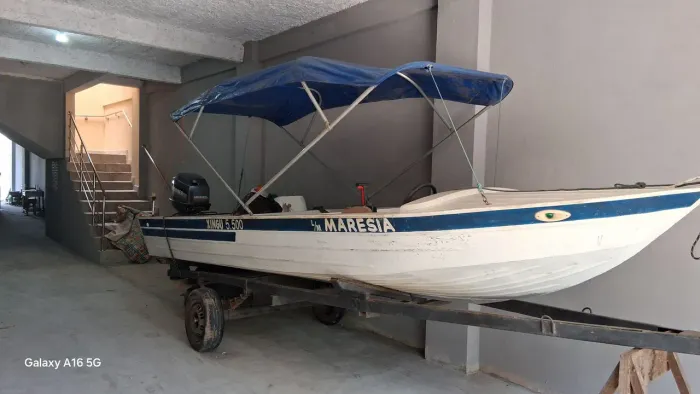 Vendo lancha com motor 60hp