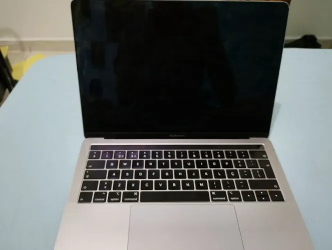MACBOOK PRO (tela comprometida)