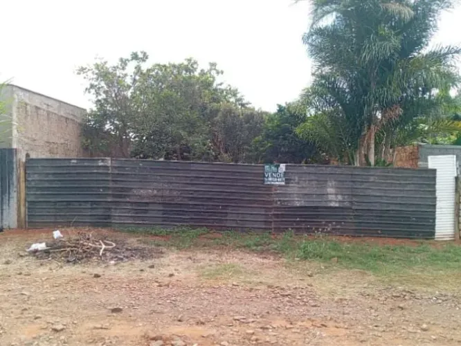 Vendo terreno R$ 100.000,00. Localizado no Jardim Santa Emília.