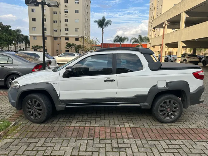 Fiat Strada Adventure1.8/ 1.8 Locker Flex CD 2015